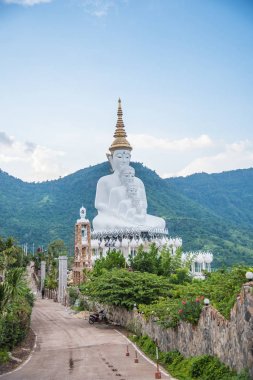 Beyaz Buda Wat Phra ki Pha oğlu Kaew tapınak: Phetchabun Tayland at