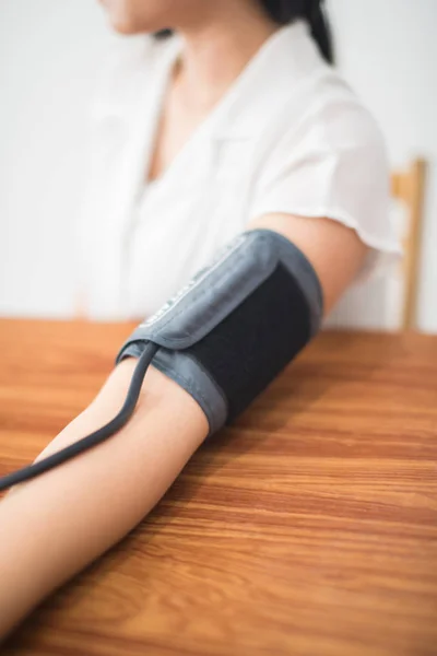 Blutdruckmessung Für Menschen — Stockfoto