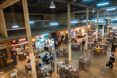 Kalasin, Tayland - 3 Mart 2018: The Rocemill Market, Kalasin, Tayland 'daki Night Street food market 