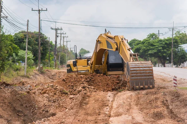 Excavadora Orugas Trabajo Calle Asfalto Para Reparación Carreteras Una Gran Imágenes de stock libres de derechos