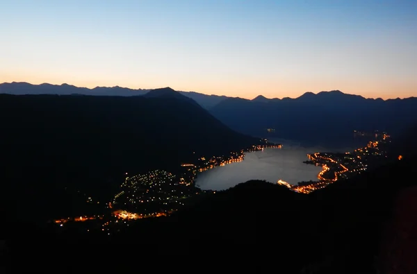  Kotor Koyu'ndaki gece