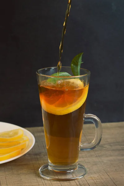 Limon ve otlar, Jet çay çay.