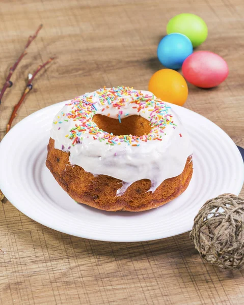 Festival tablo ile renkli yumurta ve cupcake