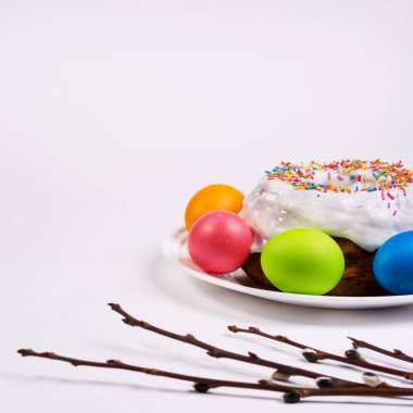 Festival tablo ile renkli yumurta ve cupcake