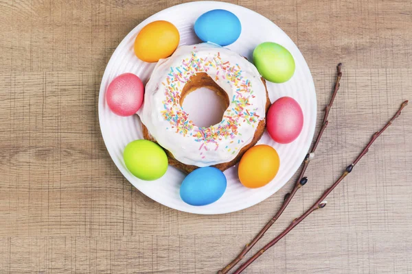 Festival tablo ile renkli yumurta ve cupcake