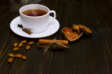 tarçın ile sıcak çay