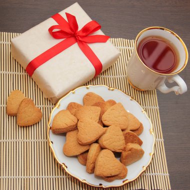 Ev yapımı kurabiye kalpleri ve Hediyelik