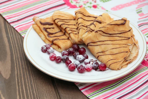 Çikolata ve çilek ile Pancakes