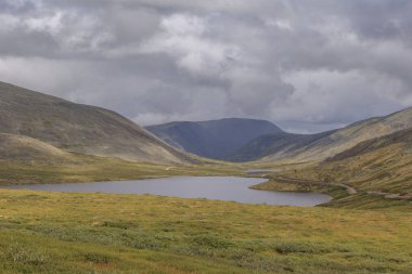 Dağ Gölü Ilchir. Doğu Sayan dağları.