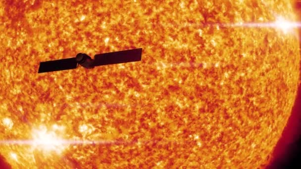 Satellit passiert Sonne in Silhouette 4k — Stockvideo