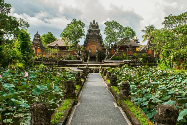 Templo do Lótus. Ubud, Bali . — Fotografia de Stock