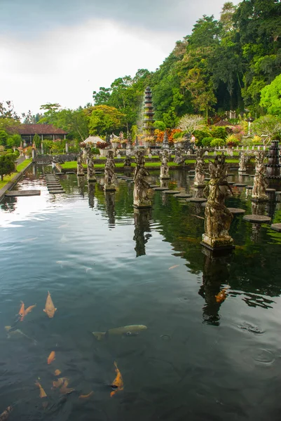 Vattenpalatset Tirta Gangga i östra Bali, Karangasem, Indonesien — Stockfoto