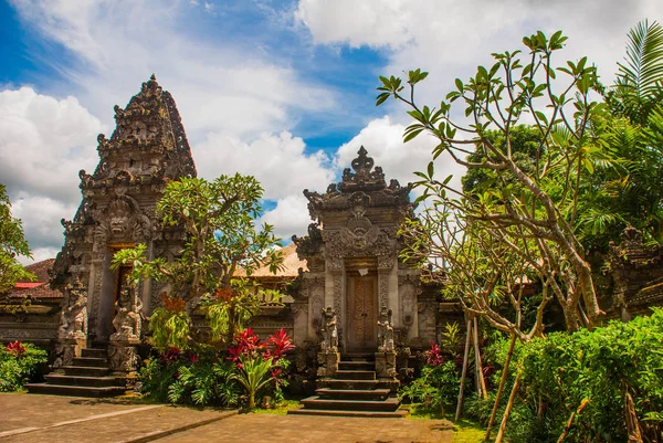 Porte balinaise façade du temple. Ubud. Bali . — Photo