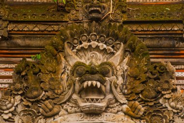 Bali dili tapınağın dekorasyon parçası. Bali. Ubud.