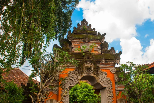 Porte balinaise façade du temple. Ubud. Bali . — Photo