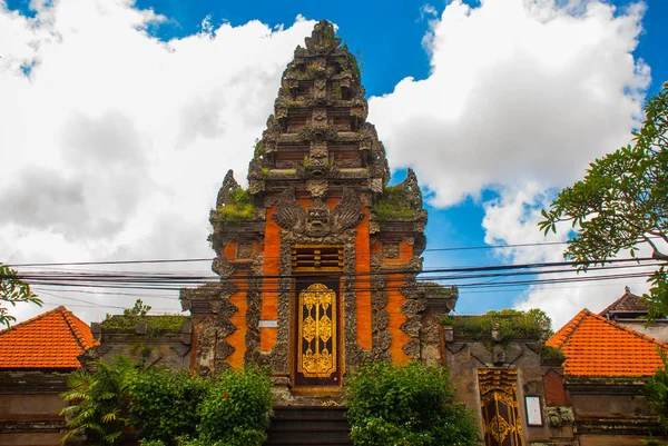 Porte balinaise façade du temple. Ubud. Bali . — Photo