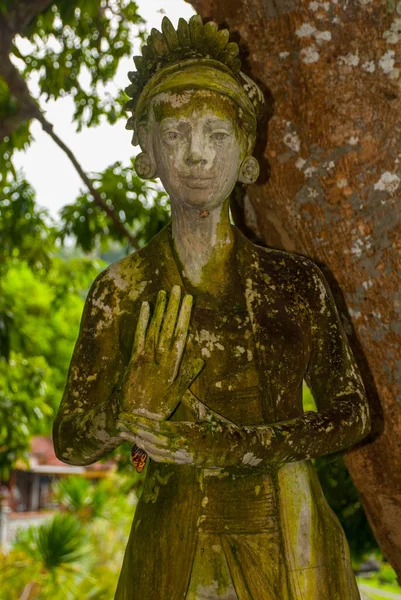 Rzeźba w Tirta Gangga park, Karangasem, Bali, Indonezja. — Zdjęcie stockowe