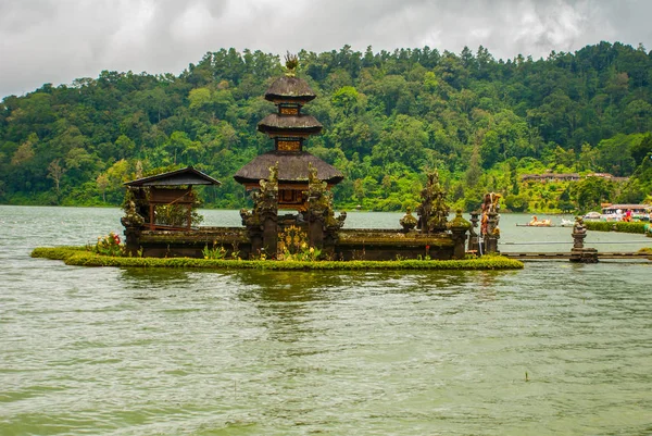 Pura ulun danu batur Tempel. bali, indonesien. — Stockfoto