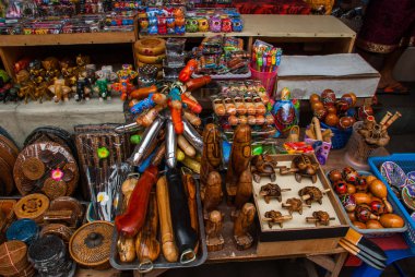 Bali dili Pazar. Hediyelik eşya ve figürler. Bali, Endonezya.