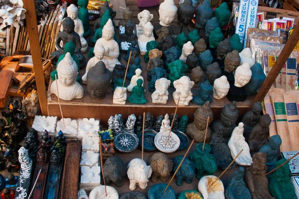 Balinese markt. Souvenirs en beeldjes. Bali, Indonesië. — Stockfoto