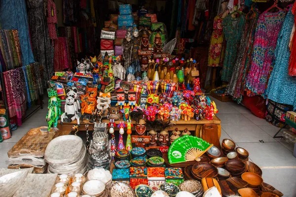 Bali dili Pazar. Hediyelik eşya ve figürler. Bali, Endonezya.