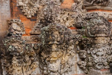 Geleneksel Balinese ruh taş heykel.