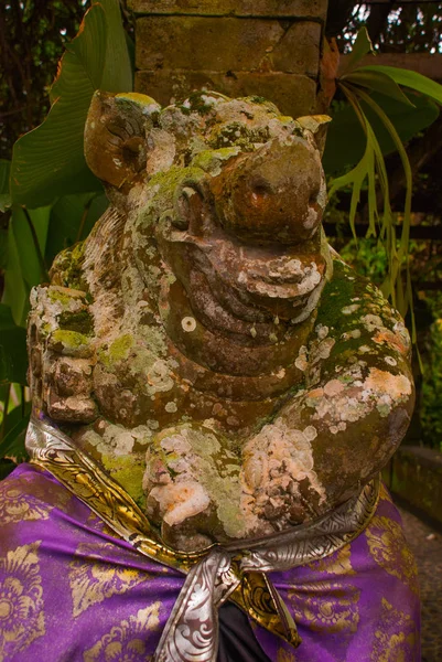Tradizionale scultura balinese spirito pietra . — Foto Stock