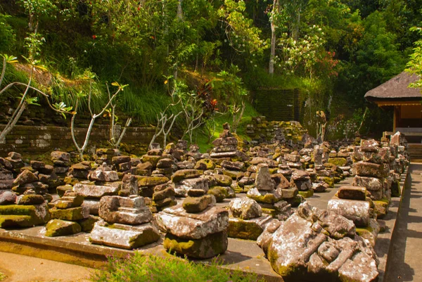 O templo de Goa Gajah perto de Ubud na ilha de Bali — Fotografia de Stock