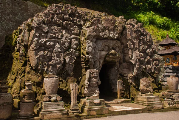 El templo de Goa Gajah cerca de Ubud en la isla de Bali — Foto de Stock