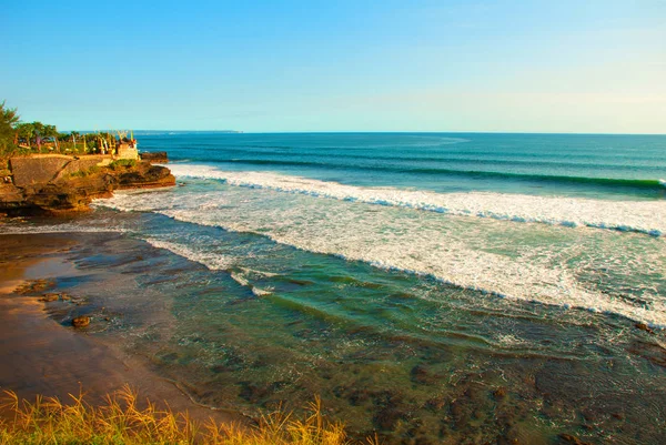 Tanah Lot su Tapınağı Bali. Endonezya doğa manzara. — Stok fotoğraf