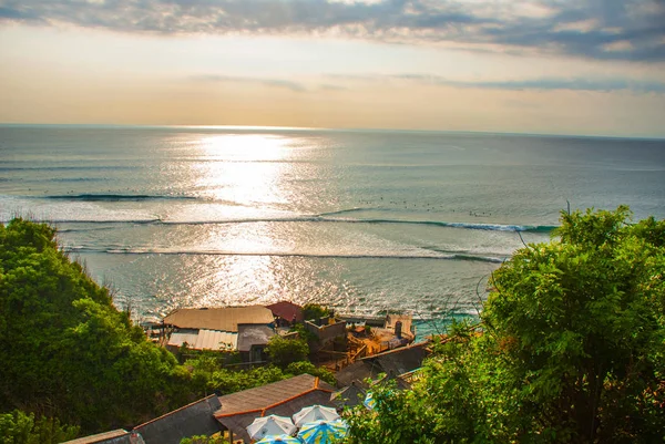 Vista panoramica sul mare di Bali. Indonesia. Uluwatu, Pantai Suluban . — Foto Stock