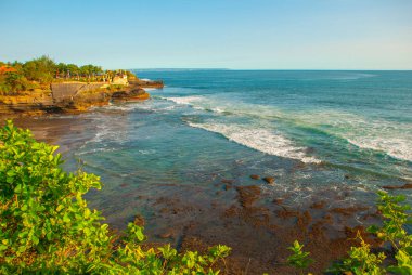 Tanah Lot su Tapınağı Bali. Endonezya doğa manzara.