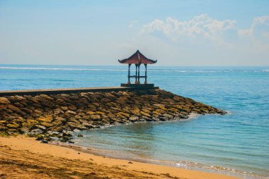 Güzel çardak pavilion Benoa Plajı. Bali, Indonesia.Tanjung Benoa. Nusa Dua.