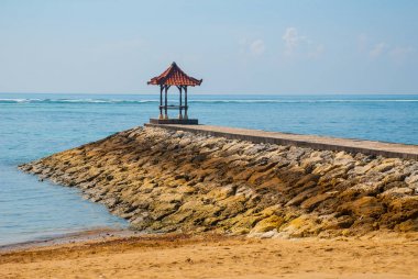 Güzel çardak pavilion Benoa Plajı. Bali, Indonesia.Tanjung Benoa. Nusa Dua.