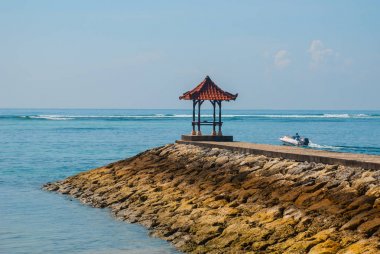 Güzel çardak pavilion Benoa Plajı. Bali, Indonesia.Tanjung Benoa. Nusa Dua.