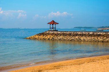 Güzel çardak pavilion Benoa Plajı. Bali, Indonesia.Tanjung Benoa. Nusa Dua.