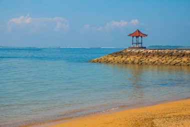 Güzel çardak pavilion Benoa Plajı. Bali, Indonesia.Tanjung Benoa. Nusa Dua.