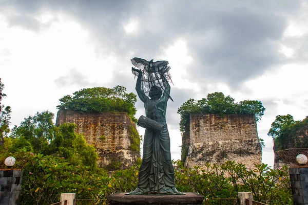 Garuda Wisnu Kencana Cultural Park. Bali. Indonesia. — Stock Photo, Image