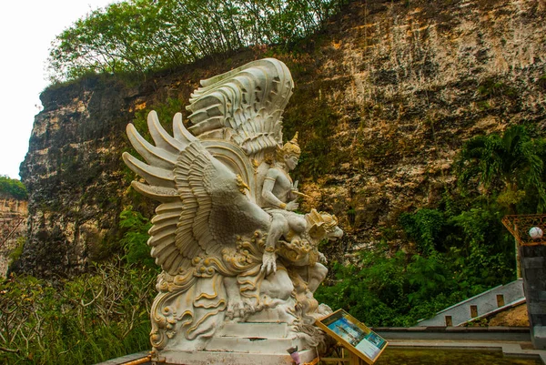 ガルーダ・ウィスヌ・ケンカナ文化公園美しい彫刻。バリ。インドネシア. — ストック写真