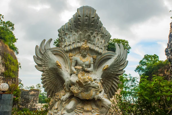 Parc culturel Garuda Wisnu Kencana. Belle sculpture. Bali. Indonésie . — Photo