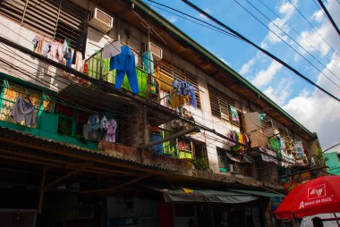 Keten Filipinler Manila kurumaya clothesline üzerinde yerel ev