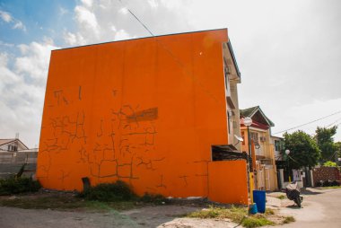 Manila Filipinler başkentinde evleriyle yerel sokak