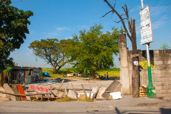 Nombreuses cabanes situées dans la région des bidonvilles de Manille, Philippines . — Photo