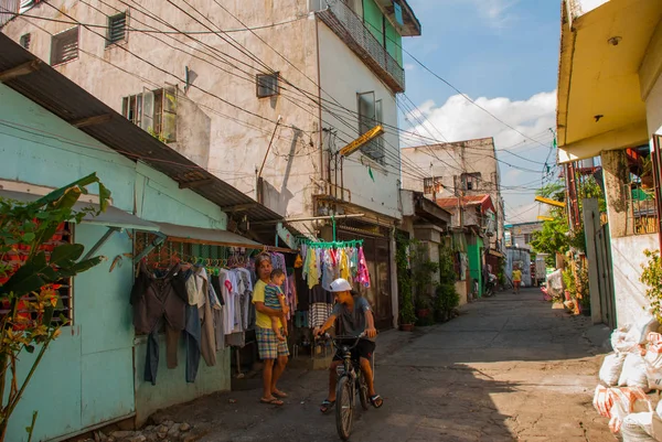필리핀 수도 마닐라에서 하우스와 현지 거리 — 스톡 사진