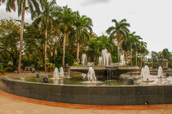 De fontein buiten het postkantoor Manilla — Stockfoto