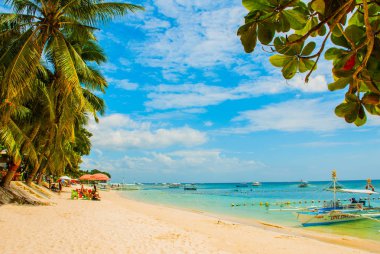 Beyaz kum tropikal plaj Panglao Adası, Bohol. Filipinler