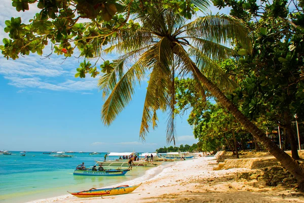 La playa tropical de arena blanca de Panglao Island, Bohol. Filipinas — Foto de Stock