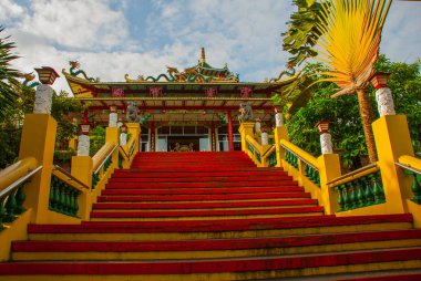 Cebu, Filipinler Taoist tapınakta Pagoda ve ejderha heykeli.