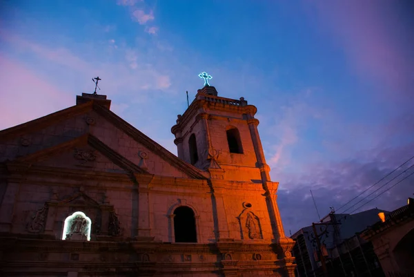 Basilica Minore del Santo Nino is a minor basilica in Cebu, Night Philippines. — Stock Photo, Image