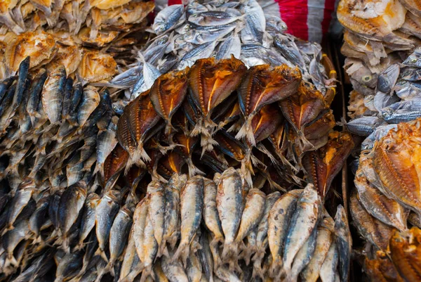 Gedroogde vis. Markt op de straat. Cebu. Filippijnen — Stockfoto